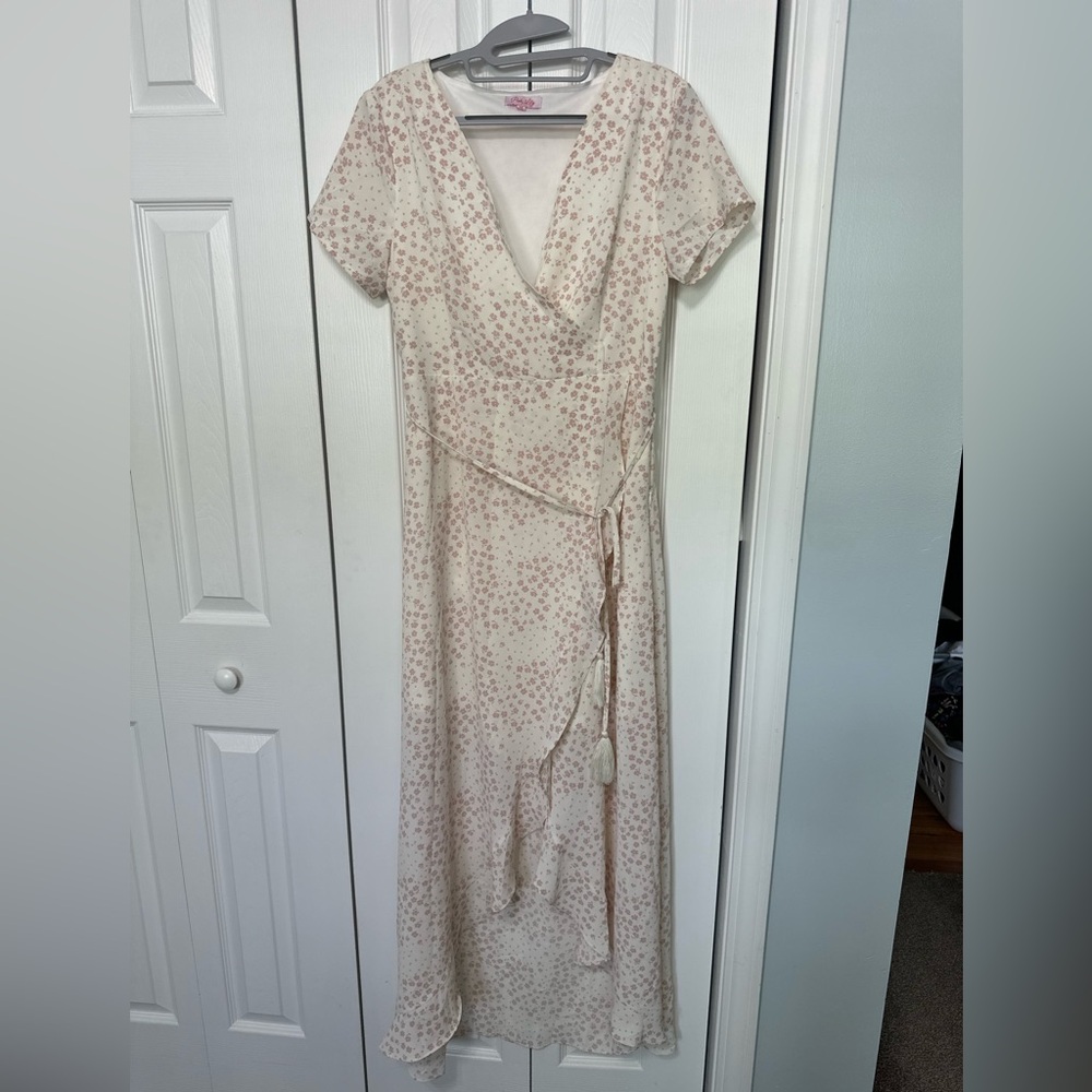 Pink Lily White and Pink Floral Print Wrap Tie V-Neck Maxi Dress 
Size: M